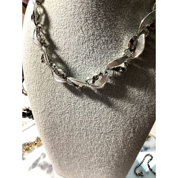 Vintage Lisner Necklace Silver with Smoky Marquis-Cut Crystals - Picture 2 of 3